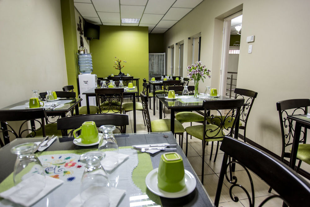Hotel Las Gardenias กูเอ็งกา ภายนอก รูปภาพ