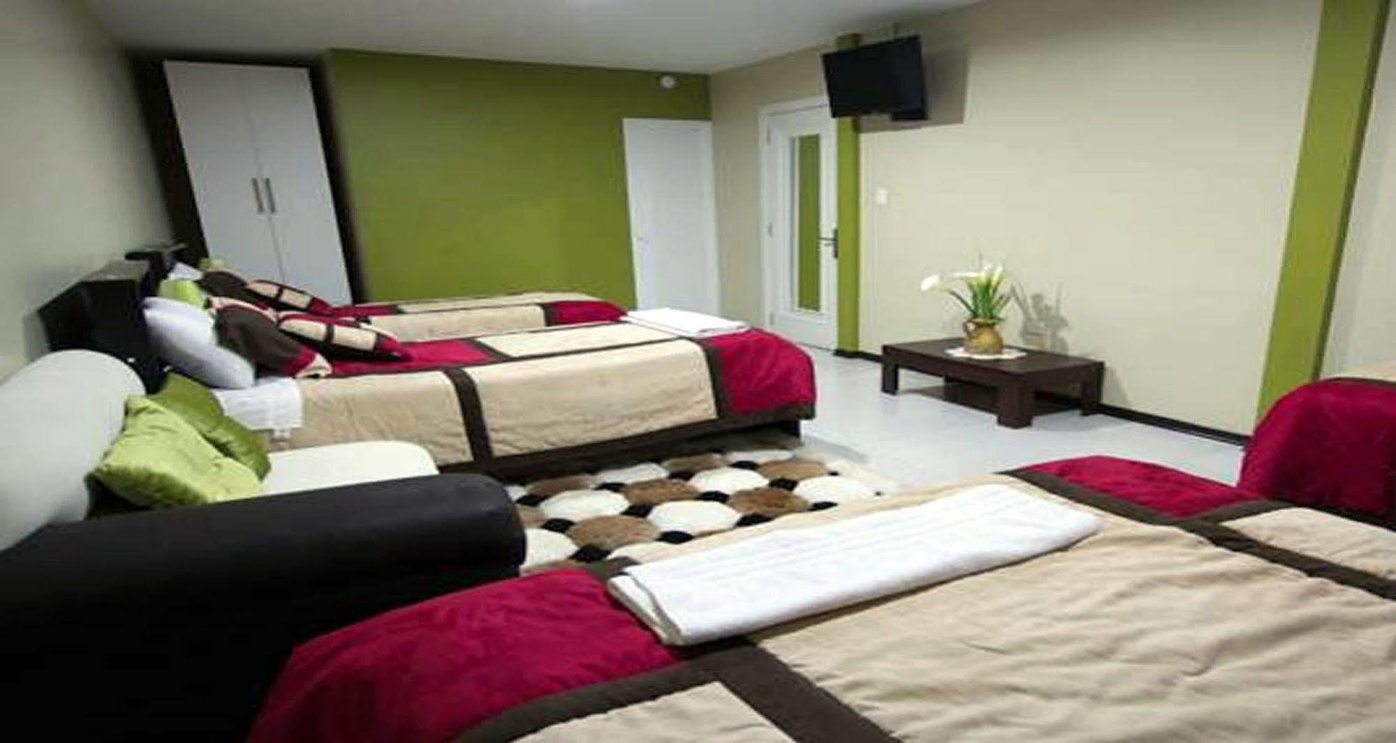Hotel Las Gardenias กูเอ็งกา ภายนอก รูปภาพ