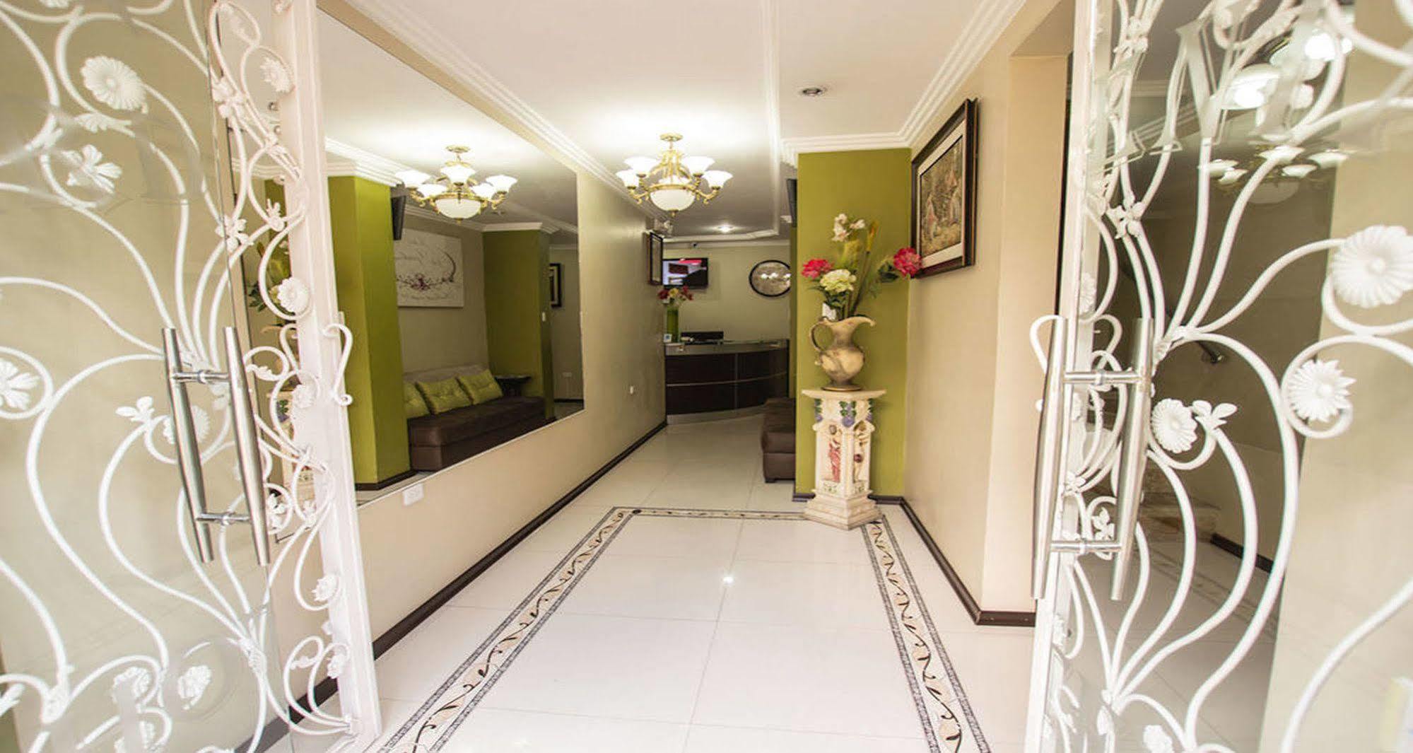 Hotel Las Gardenias กูเอ็งกา ภายนอก รูปภาพ